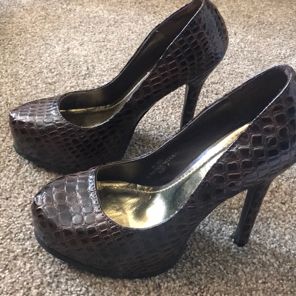 Brown crocodile leather platform heels